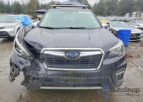 2019 Subaru Forester Touring z USA, uszkodzony, nr VIN JF2SKAWC7KH588446